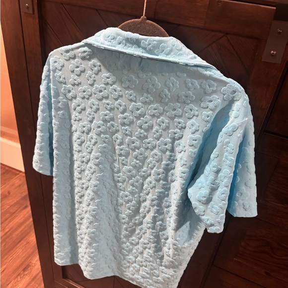 NWT LOVERS & FRIENDS Bright blue terry cloth floral button down sz M - Picture 3 of 3